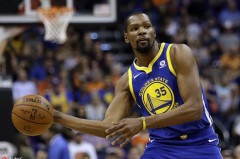 詹姆斯签名篮球成收藏焦点，见证小女孩篮球梦与父女情深